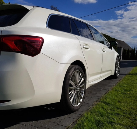 Toyota Avensis cena 74900 przebieg: 125000, rok produkcji 2016 z Kraków małe 154